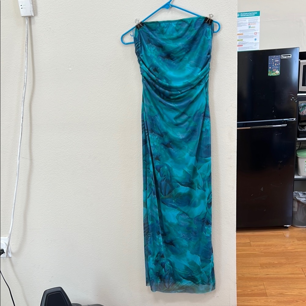 Elegant Blue and Green Strapless Dress